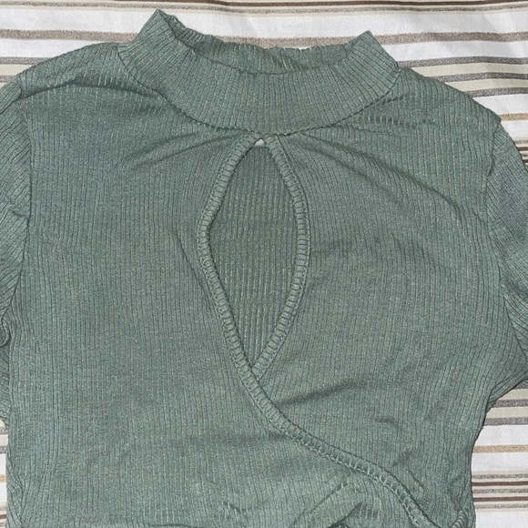 Cropped top - Picture 2 of 2